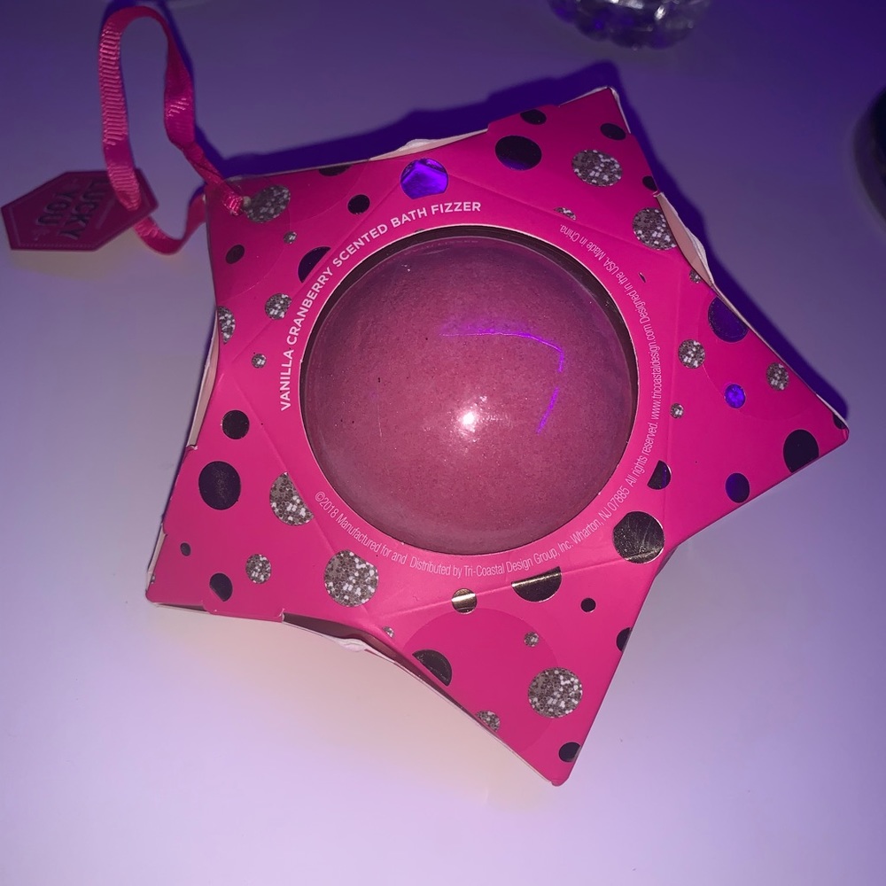 vanilla cranberry scented bath fizzer